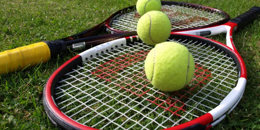 215-2151007_logo-of-lawn-tennis
